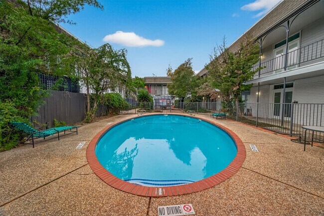 Building Photo - 3300 Yorktown St