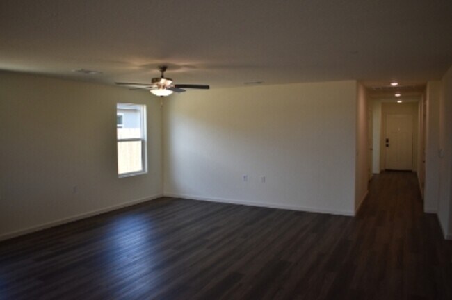 Building Photo - 641 Marshall Ln