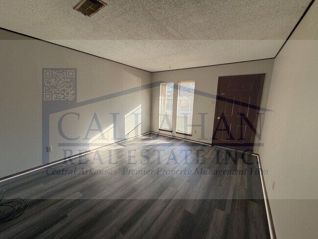 Building Photo - 8401 Woodview Dr N