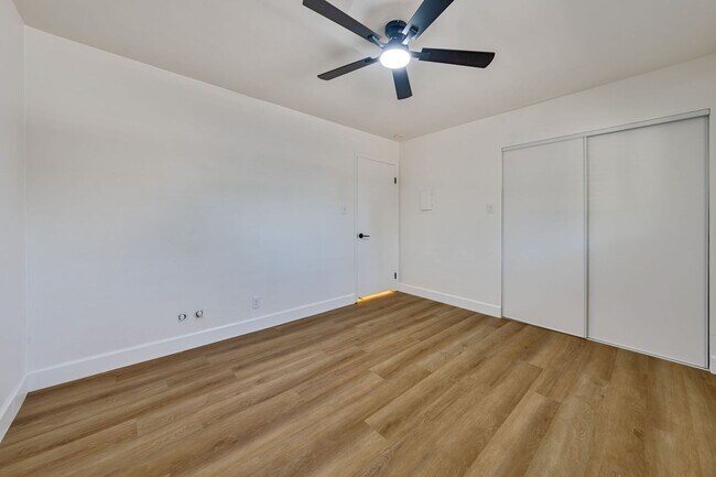 Building Photo - Renovated 2 Bedroom Condo Located on the F...