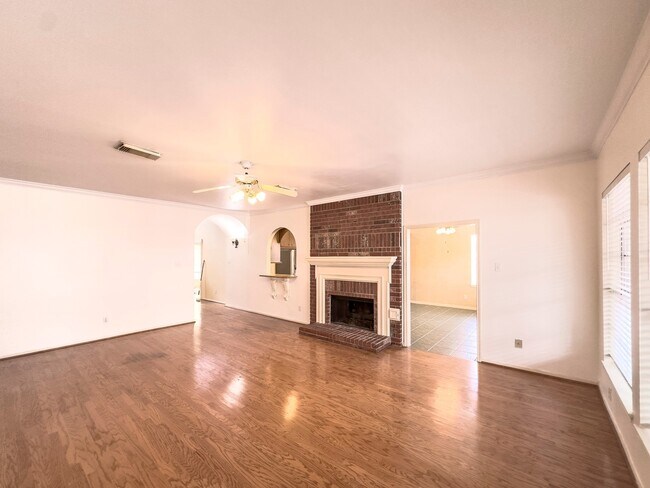 Building Photo - 16714 Colony Terrace Dr