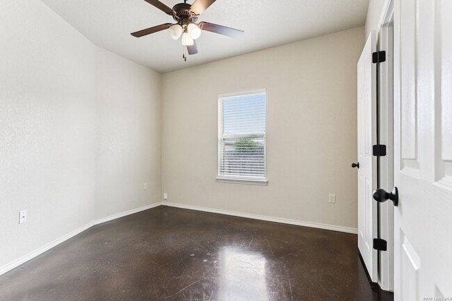 Building Photo - 219 Eugene Pass