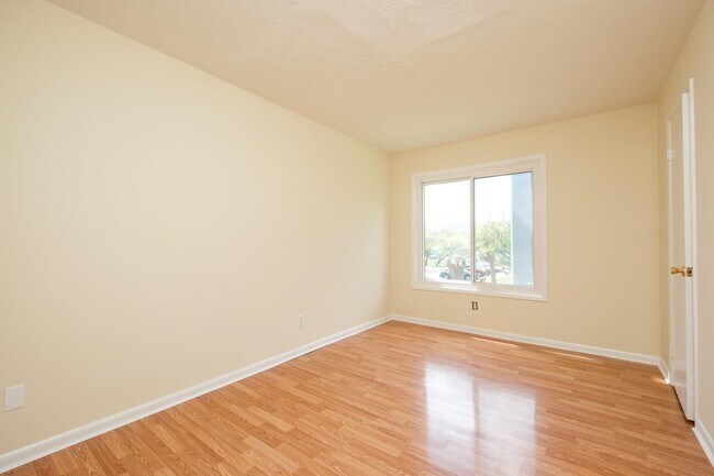 Building Photo - 40 South Ave