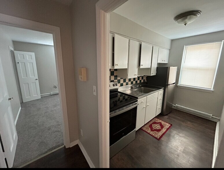 Building Photo - 13781 Cedar Rd