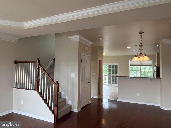 Building Photo - 301 Klee Dr