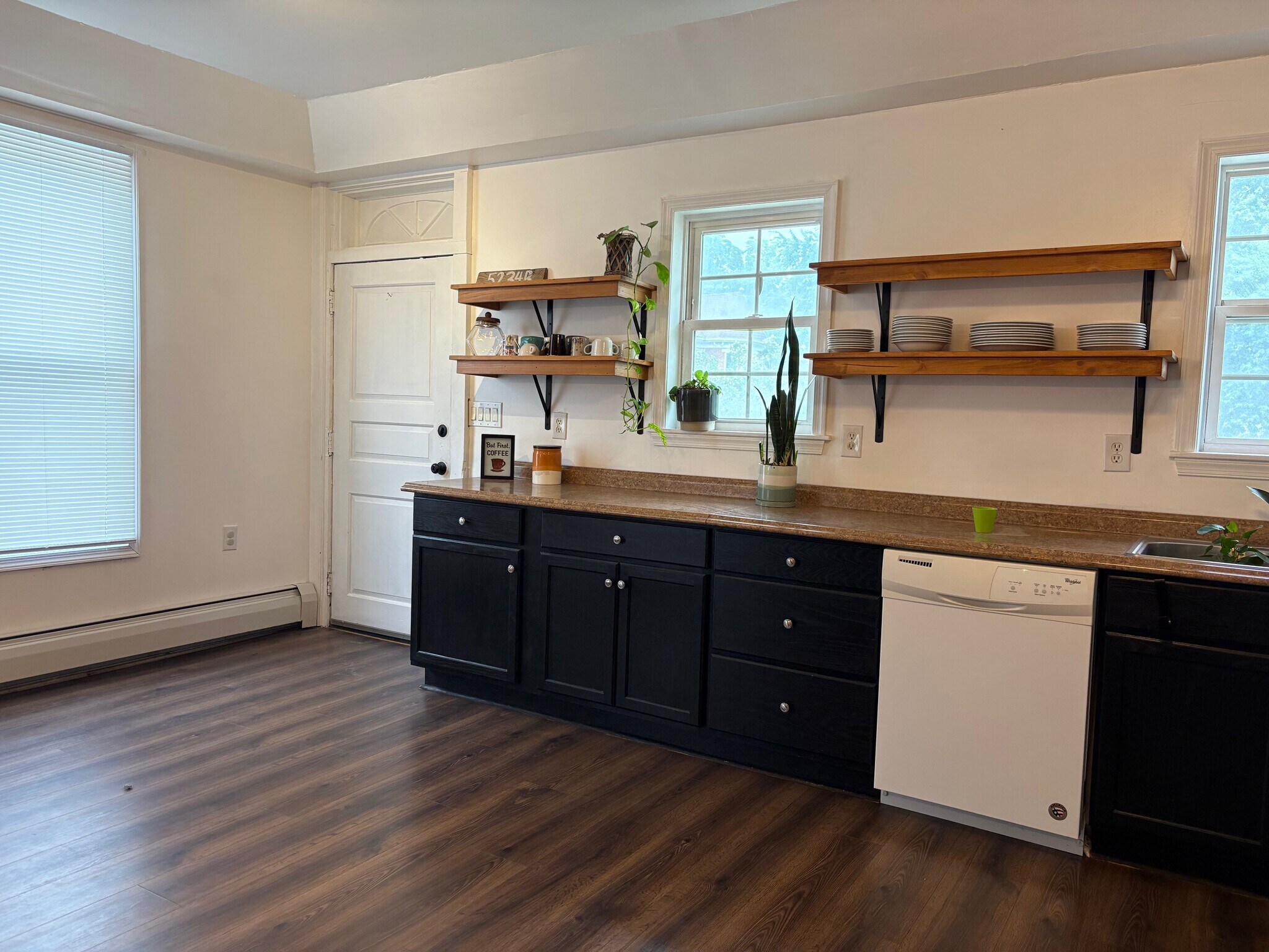 Kitchen - 5234 Lincoln Hwy W