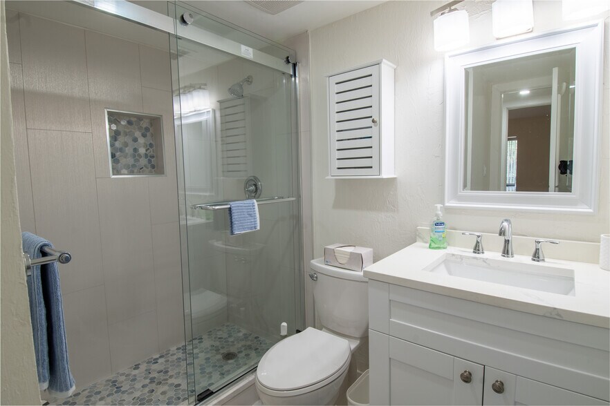 Building Photo - 5 High Point Cir W