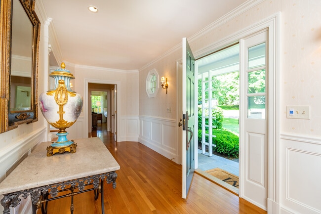 Building Photo - 3 Barclay Sq