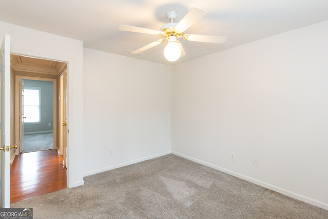 Building Photo - 155 Glenwood Ln