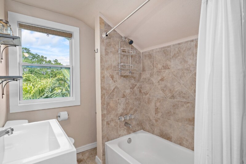 Building Photo - 7700 Boca Ciega Dr