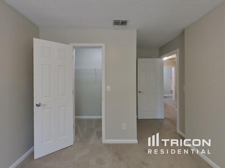 Building Photo - 13571 Ashford Wood Ct W