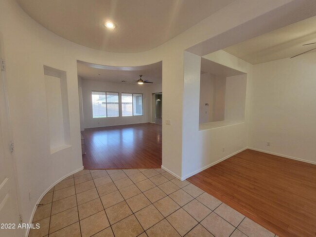 Building Photo - 958 E Scorpio Pl