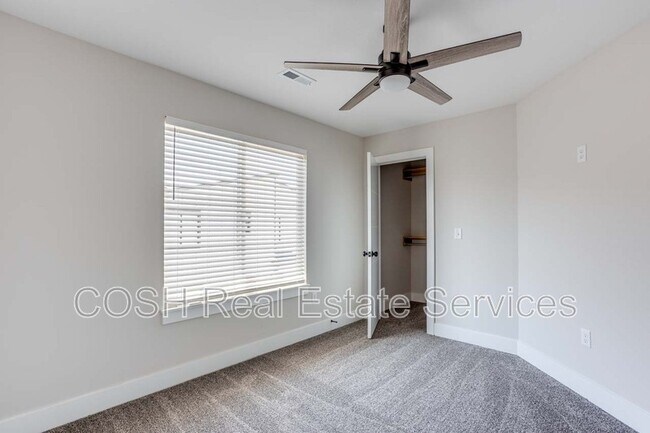 Building Photo - 8447 W 37th Ct N