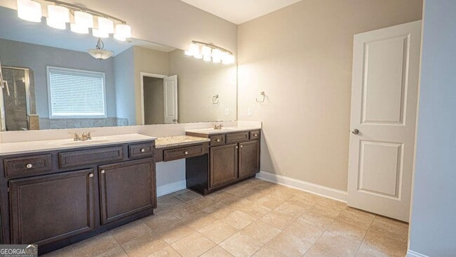 Building Photo - 3731 Ivy Lawn Dr NE