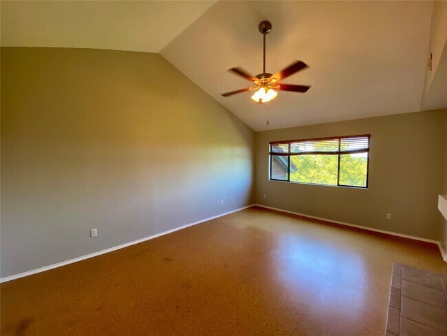 Building Photo - 4711 Spicewood Springs Rd
