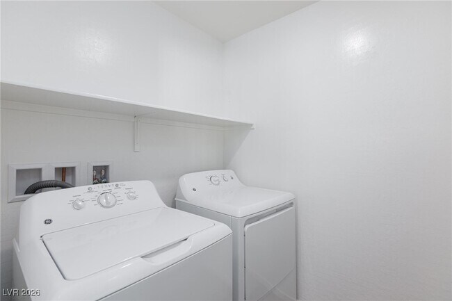 Building Photo - 544 Mossy Cup St