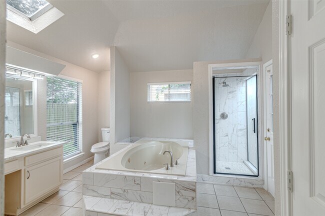 Building Photo - 1710 Blindlake Dr
