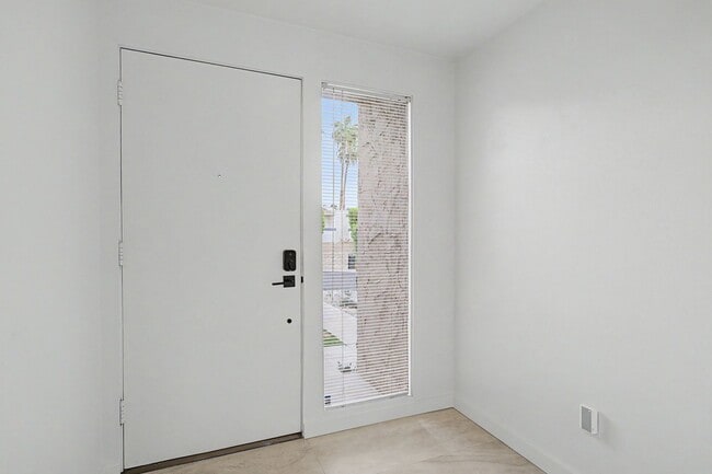 Building Photo - AVAILABLE NOW!! 2 Bedroom 3 Bathroom condo in Palm Springs!