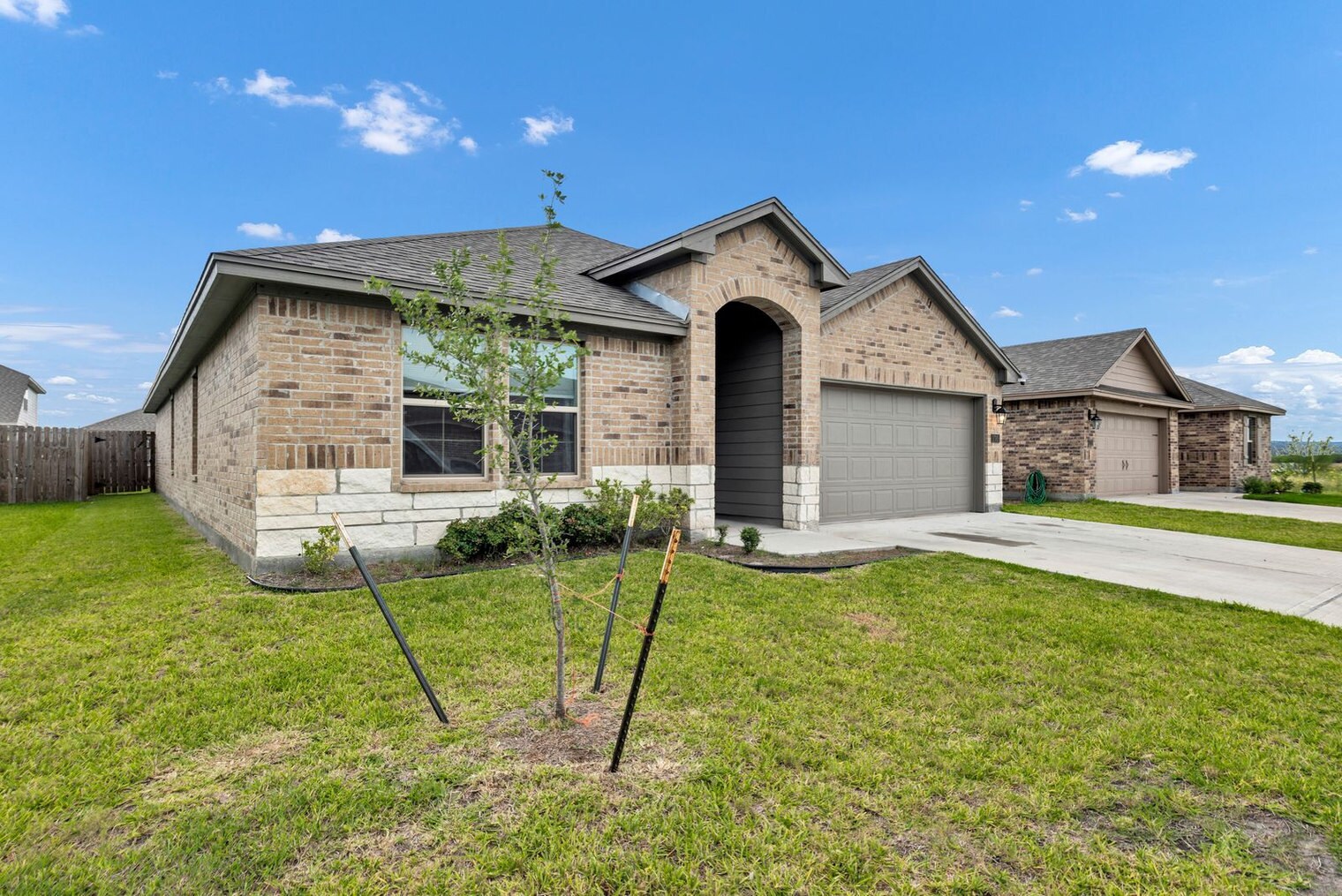 Building Photo - 2785 Eltonne Gardens Dr