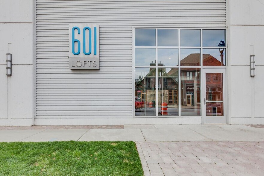 Condo entrance - 601 E Ogden Ave