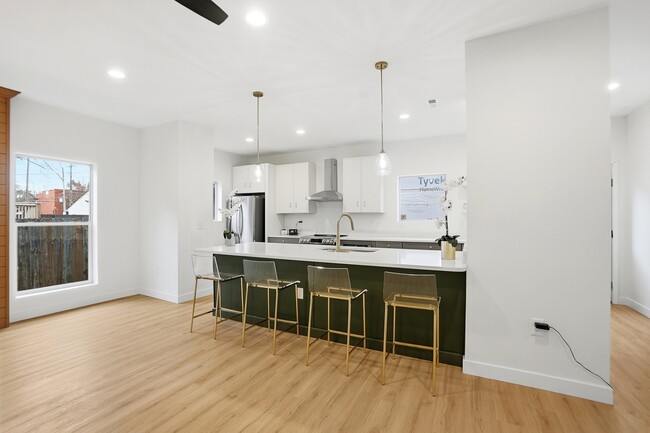 Building Photo - 412 St Clair Ave