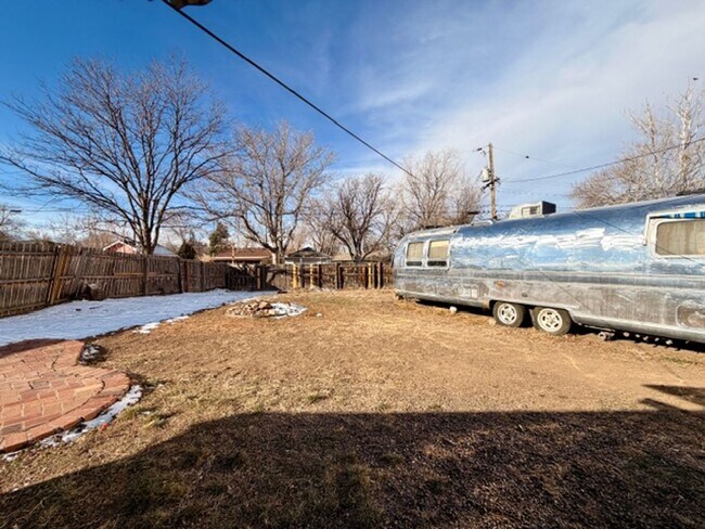 Building Photo - Del Mar Brick Ranch