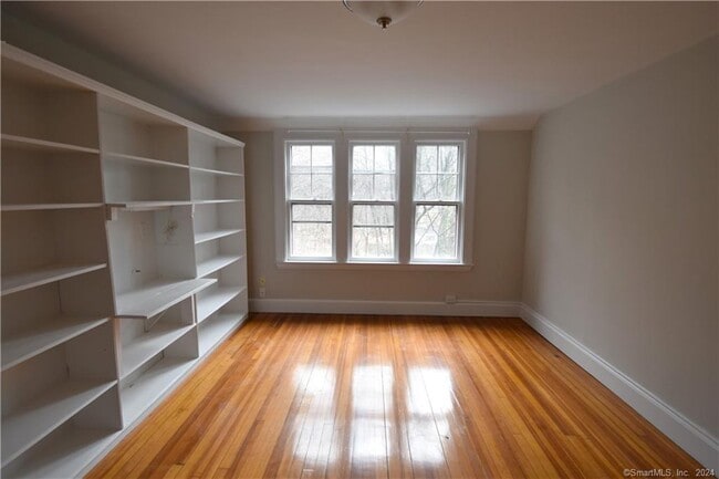 Building Photo - 809 Whitney Ave