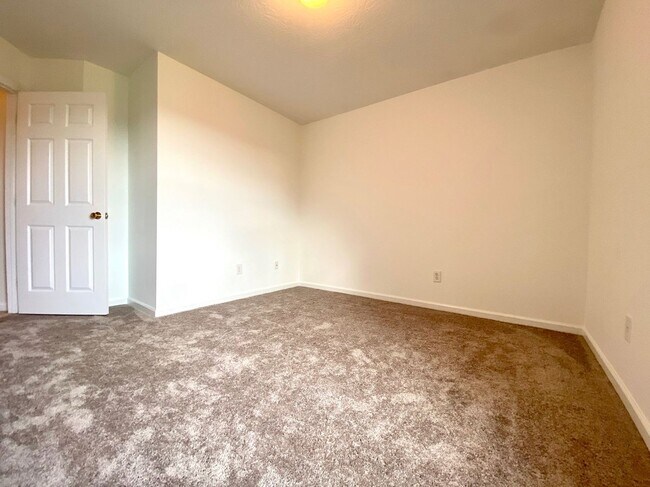 Building Photo - 4489 Country Glen Cir