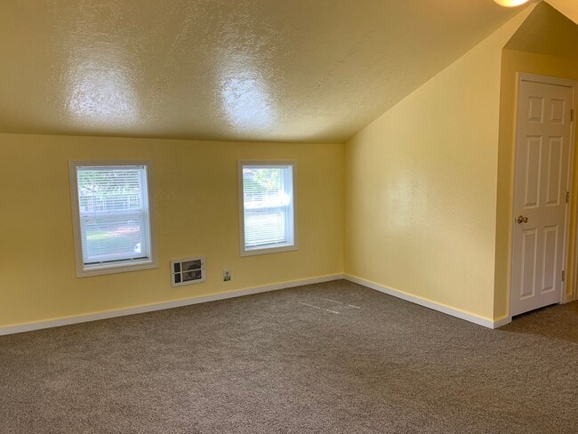 Building Photo - 605 Beech St