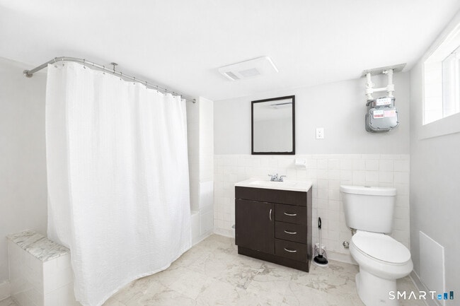 Building Photo - 96 Knickerbocker Ave