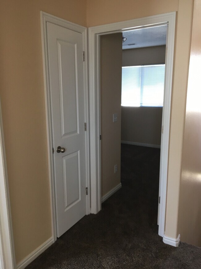 Building Photo - Nice Home in Quiet Community