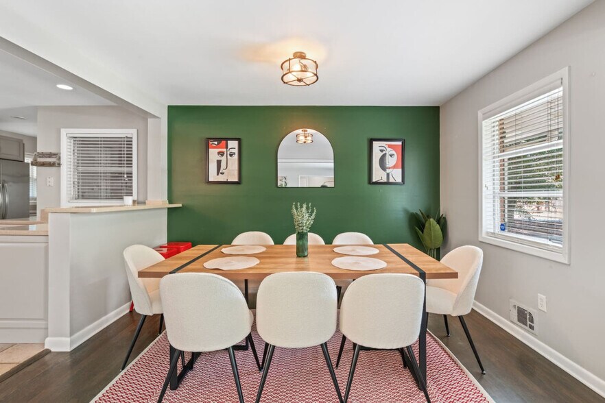 Building Photo - 1618 Cooper Lake Rd SE