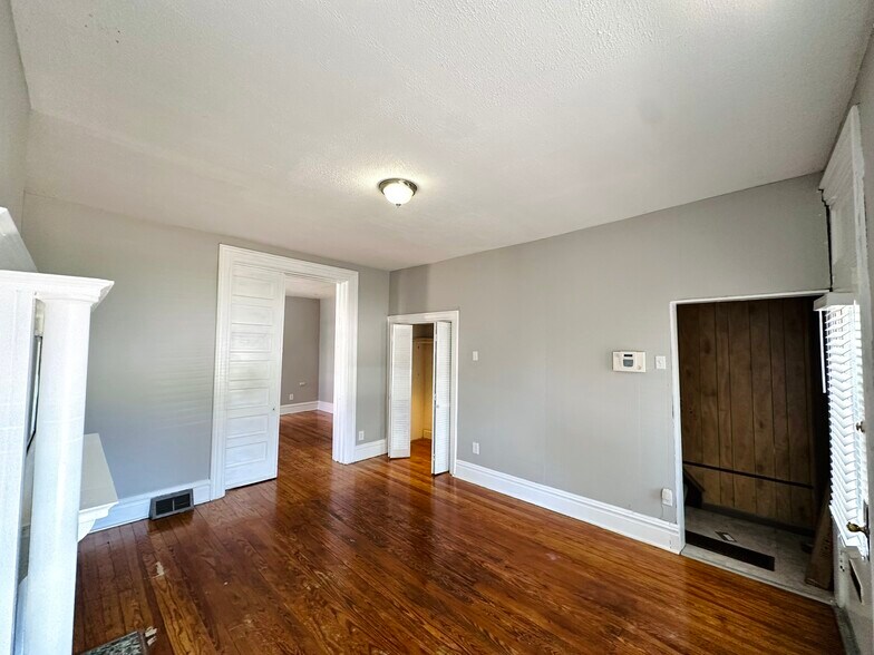 Building Photo - 3205 Arsenal St
