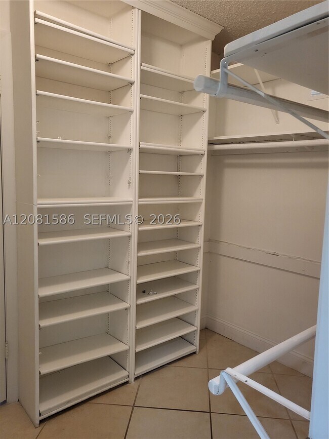Building Photo - 6924 SW 114th Pl