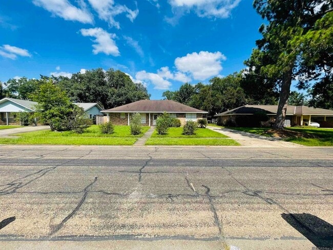 Building Photo - 4036 Ridgemont Dr