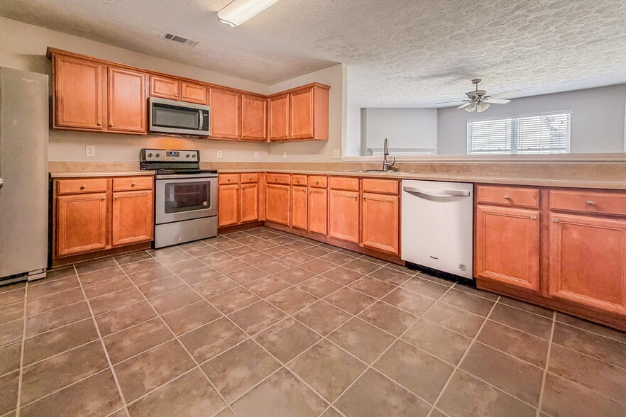 Building Photo - 3346 Blaze Dr