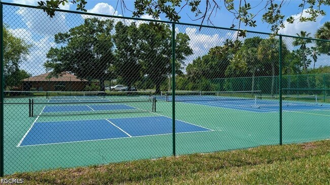 Building Photo - 16200 Bay Pointe Blvd