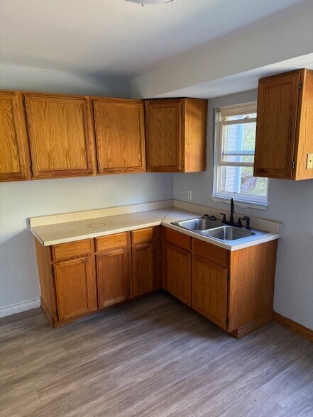 Building Photo - 3112 W Mott Ave