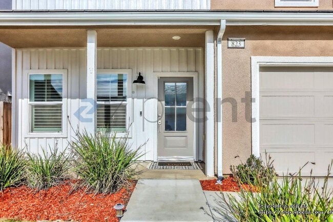 Building Photo - 823 Blue Oak Lane W