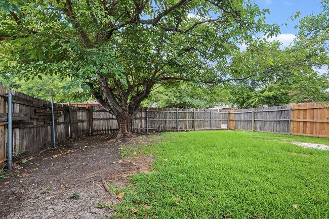 Building Photo - 4237 Foliage Dr