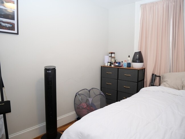 Building Photo - 255 Paris St