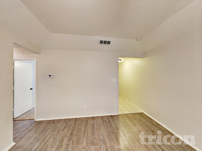 Building Photo - 5708 Woodsetter Ct