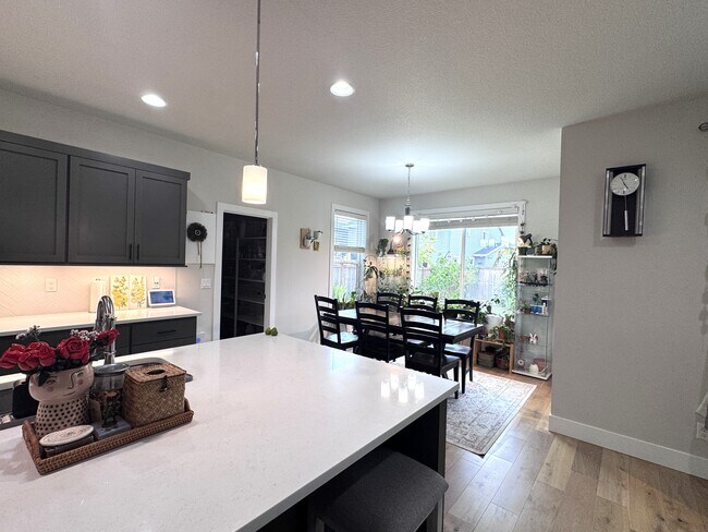 Building Photo - 4078 SE 70th Ave