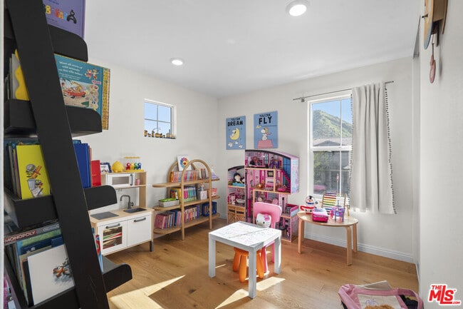 Building Photo - 27751 Dyer Wy