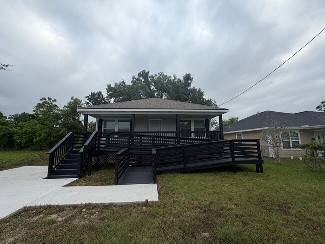 Building Photo - New Home! 4/2!