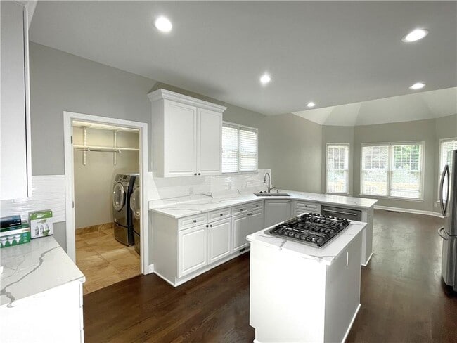 Building Photo - 655 Huntwick Pl