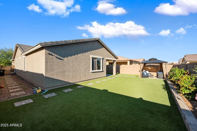 Building Photo - 10829 W Hadley St