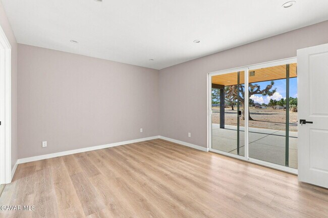 Building Photo - 40235 17th St W