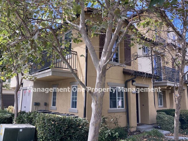Building Photo - Beautiful Serafina Gated Community Townhome