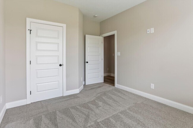 Building Photo - 3327 Basil Ln